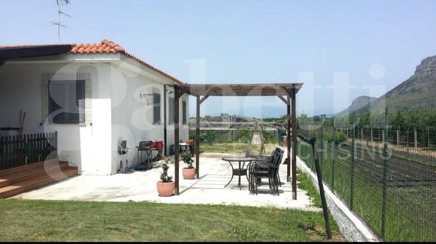 Casa indipendente con giardino a Terracina