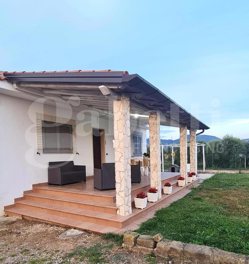 Casa indipendente con giardino a Terracina