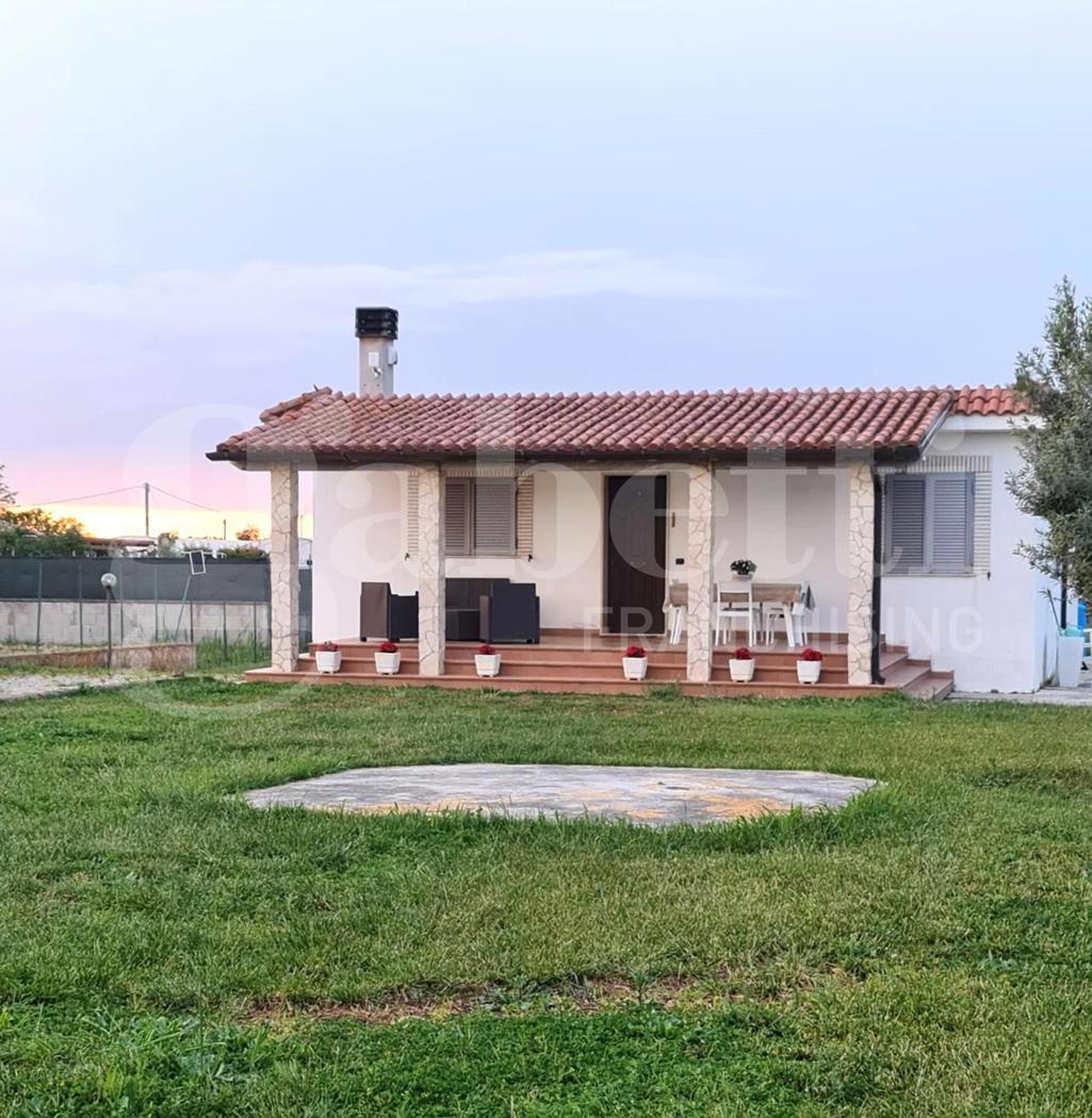 Casa indipendente con giardino a Terracina