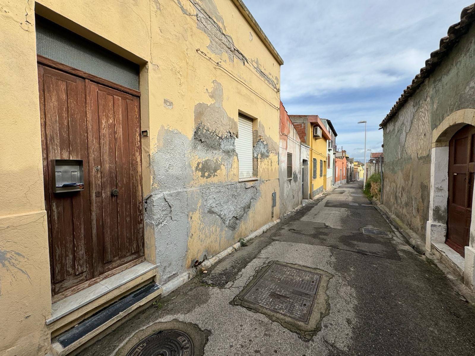 Casa indipendente con terrazzo, Cagliari pirri