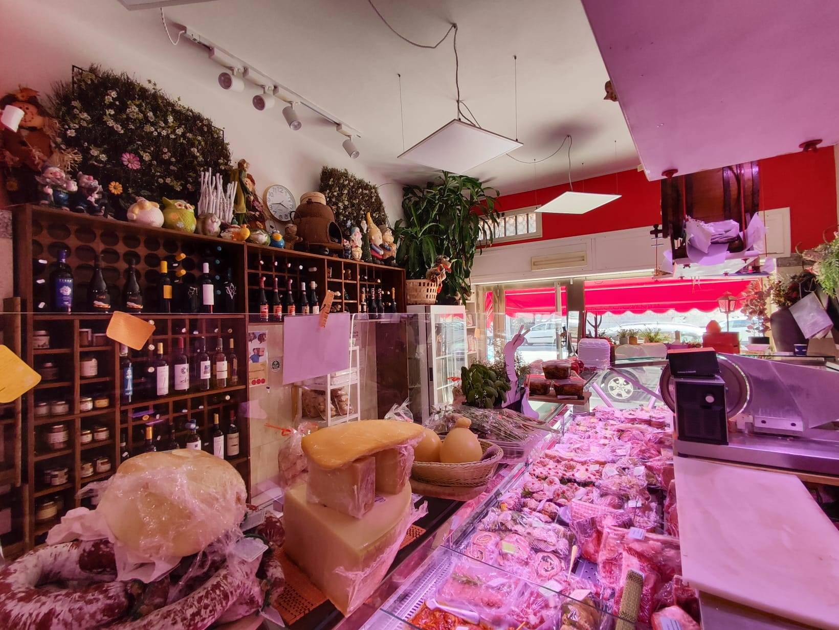 Attivit commerciale in vendita a Cagliari, Regioni - La vega