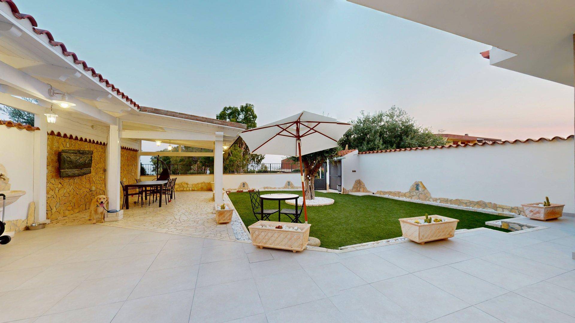 Villa Bifamiliare in vendita a Quartu Sant'Elena, Litorale