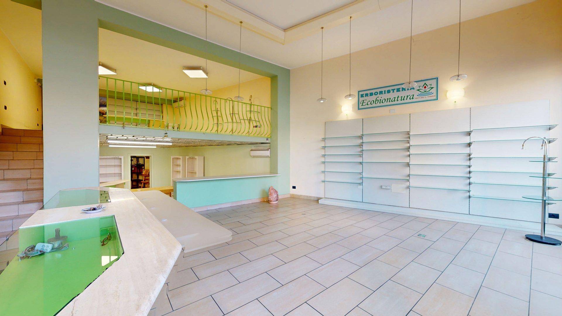 Locale commerciale in vendita a Quartu Sant'Elena, Centro Storico