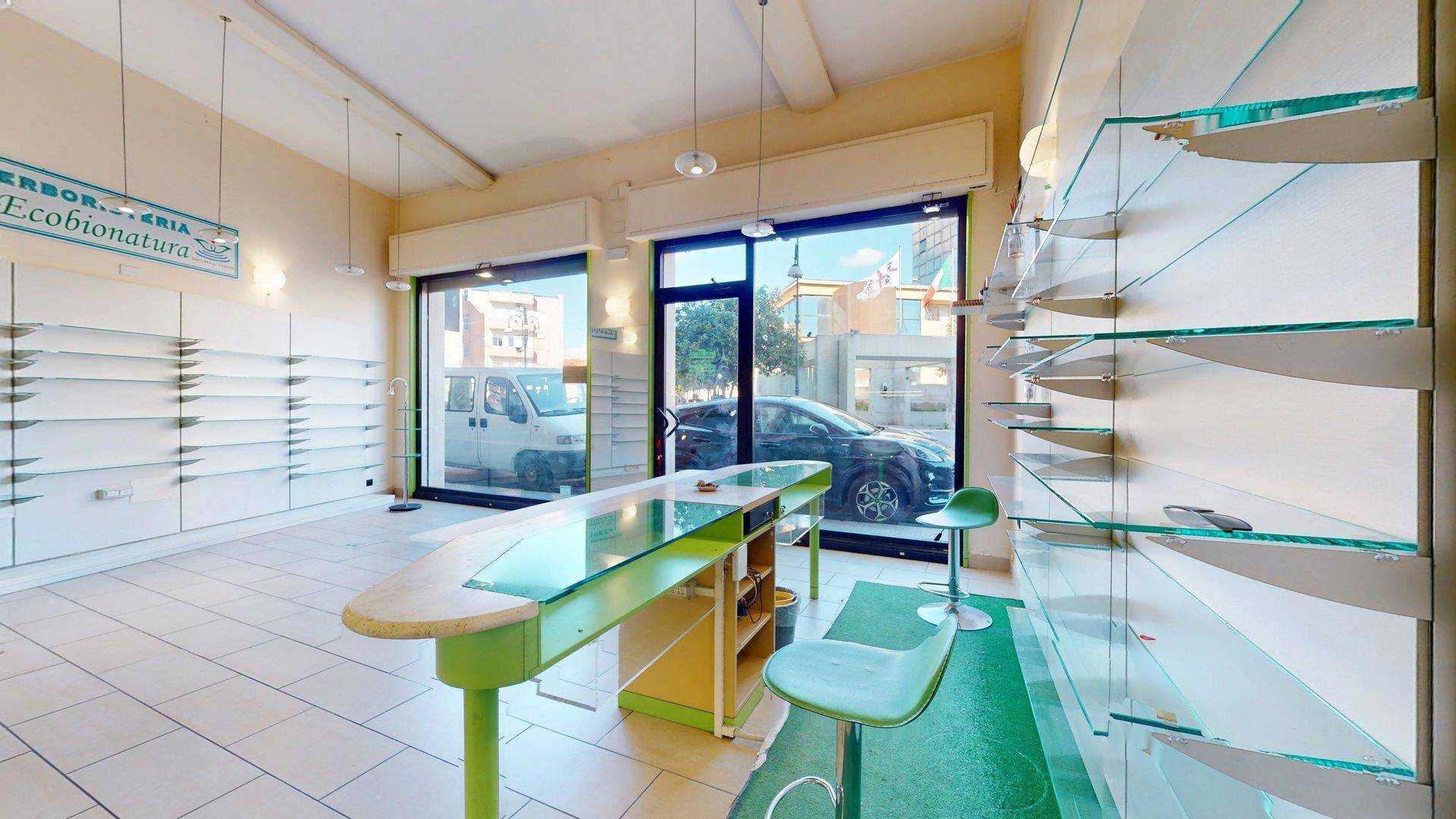 Locale commerciale in vendita a Quartu Sant'Elena, Centro Storico