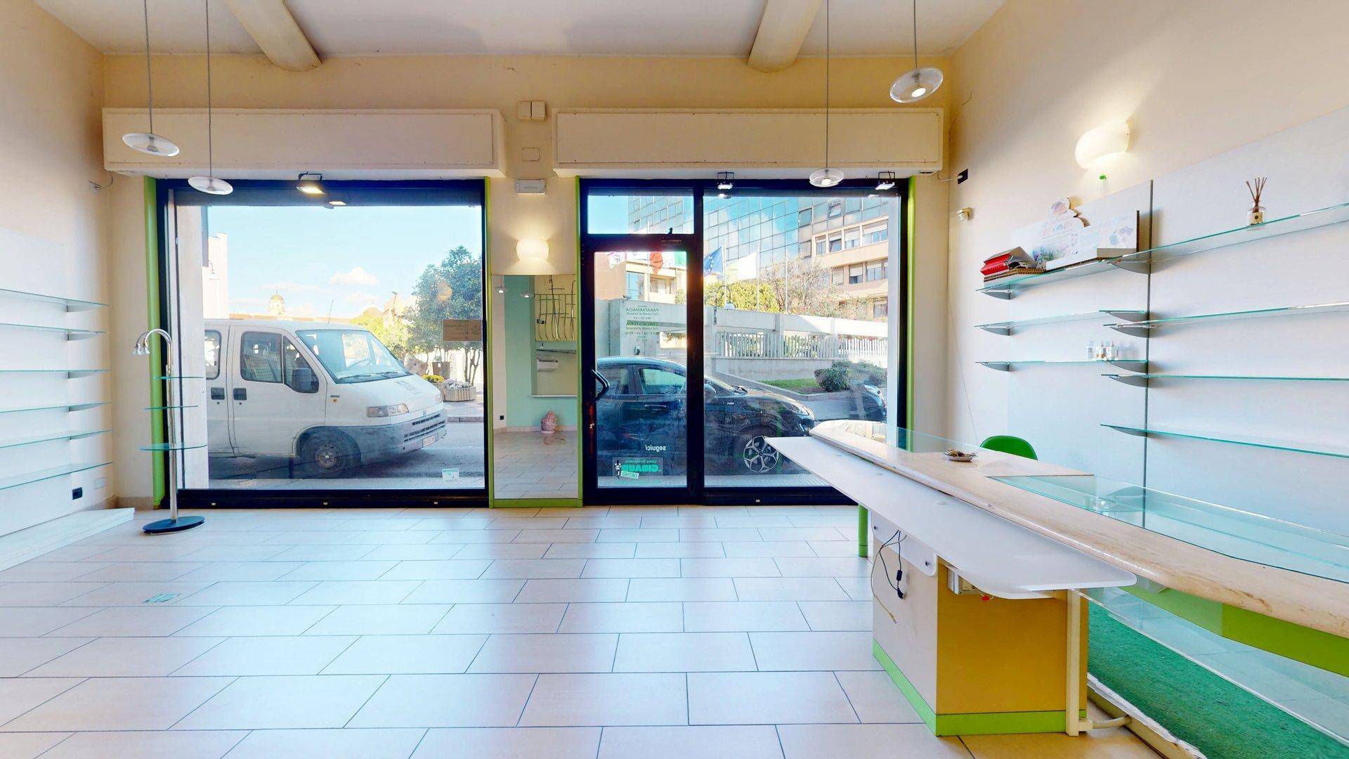 Locale commerciale in vendita a Quartu Sant'Elena, Centro Storico