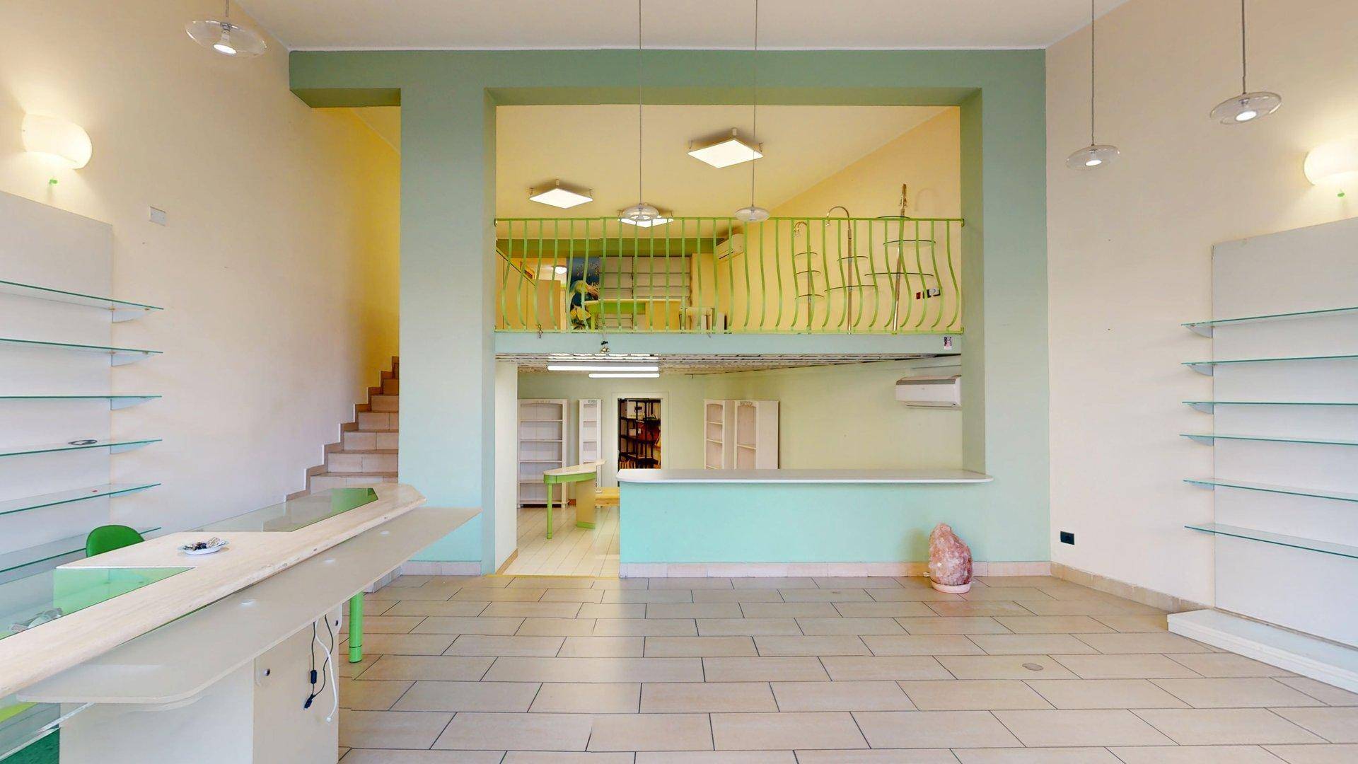 Locale commerciale in vendita a Quartu Sant'Elena, Centro Storico