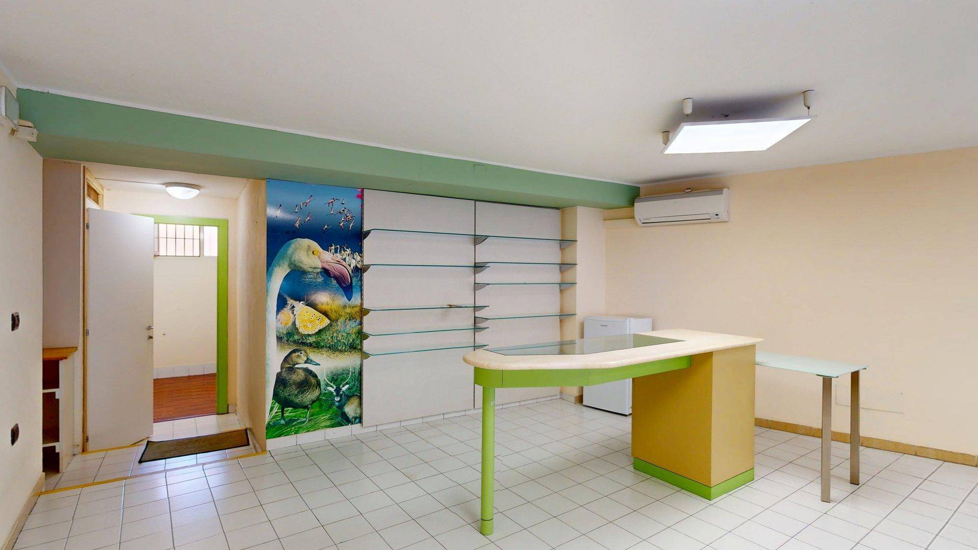 Locale commerciale in vendita a Quartu Sant'Elena, Centro Storico