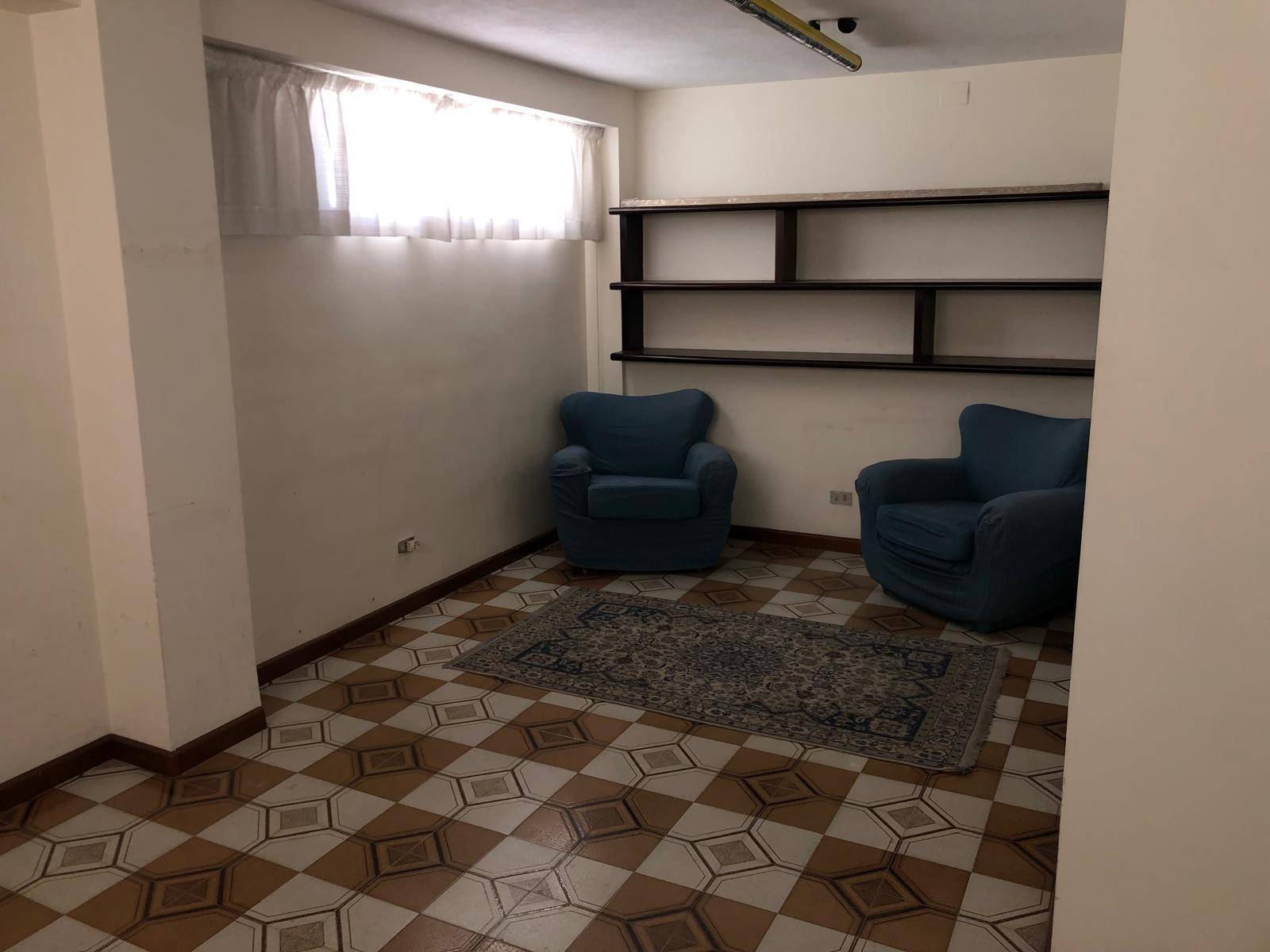 Magazzino in vendita a Cagliari, Fonsarda