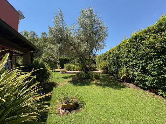 Villa Bifamiliare in vendita a Pula