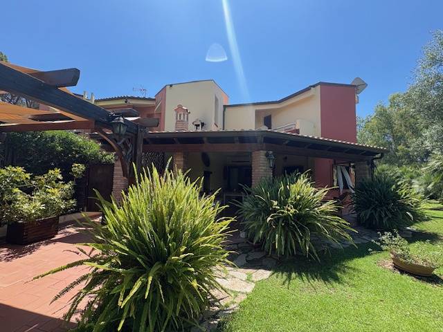 Villa Bifamiliare in vendita a Pula