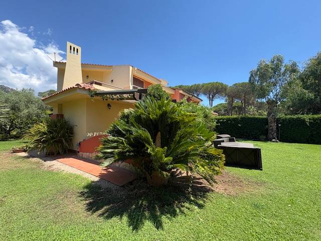 Villa Bifamiliare in vendita a Pula