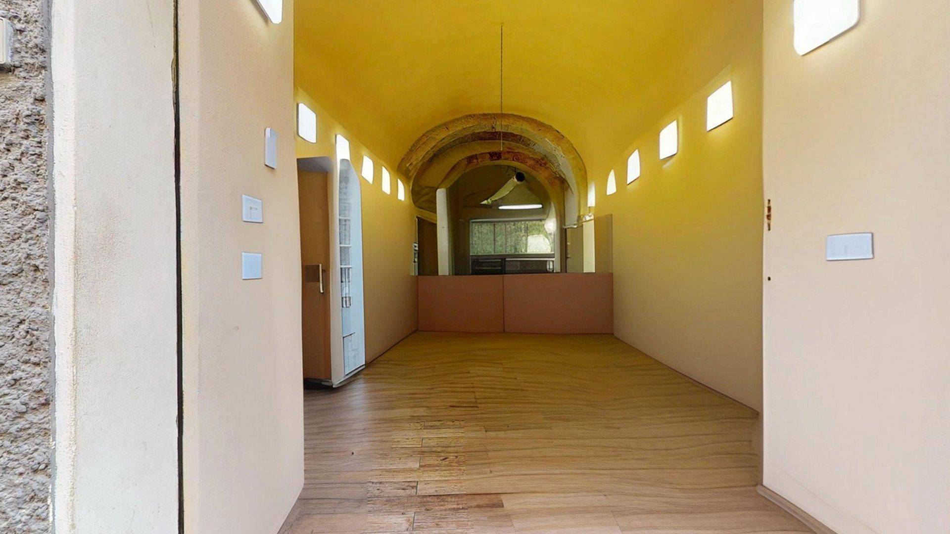 Locale commerciale in vendita a Cagliari, Stampace