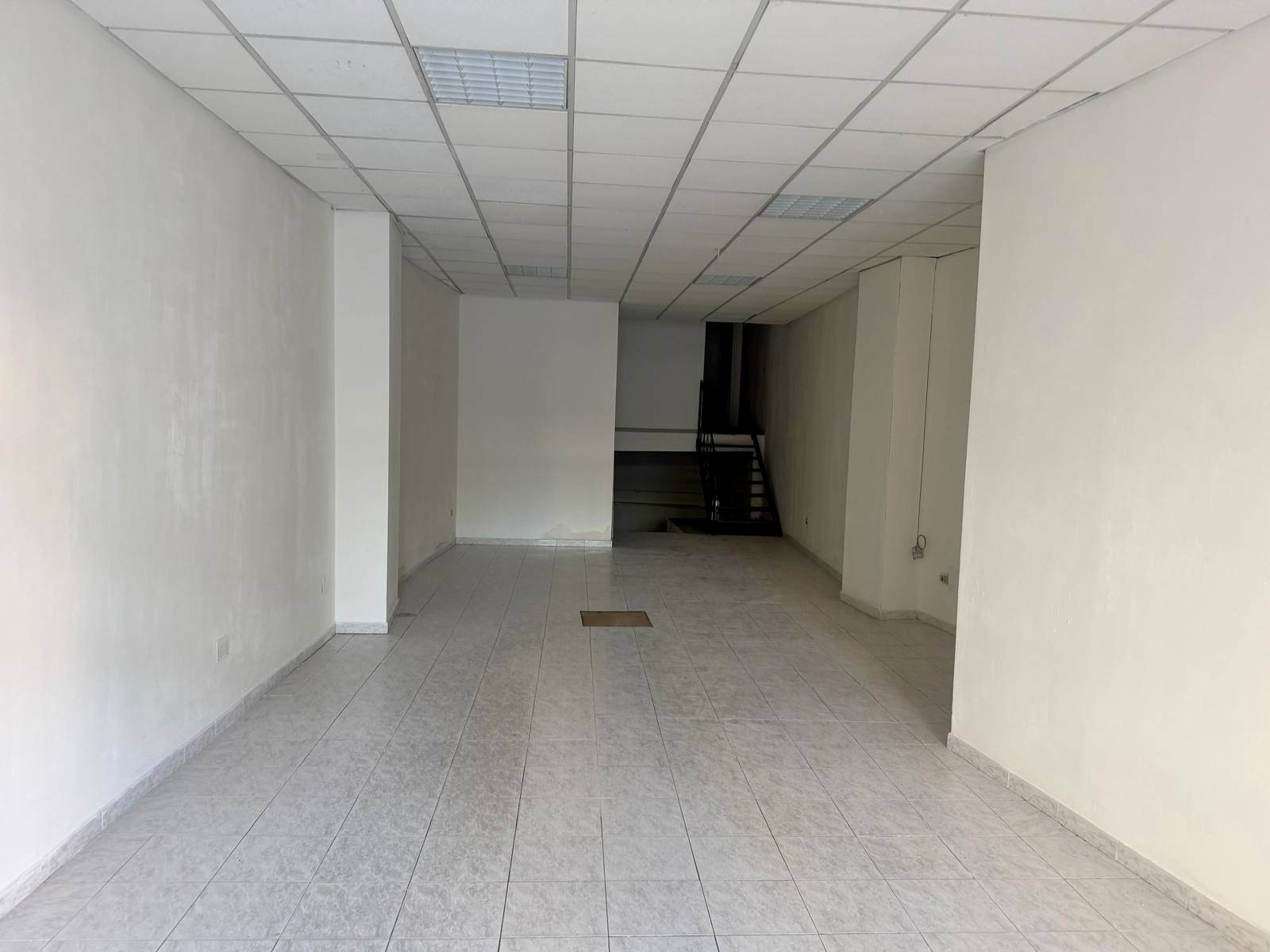 Locale commerciale in affitto a Cagliari, Sant'Avendrace