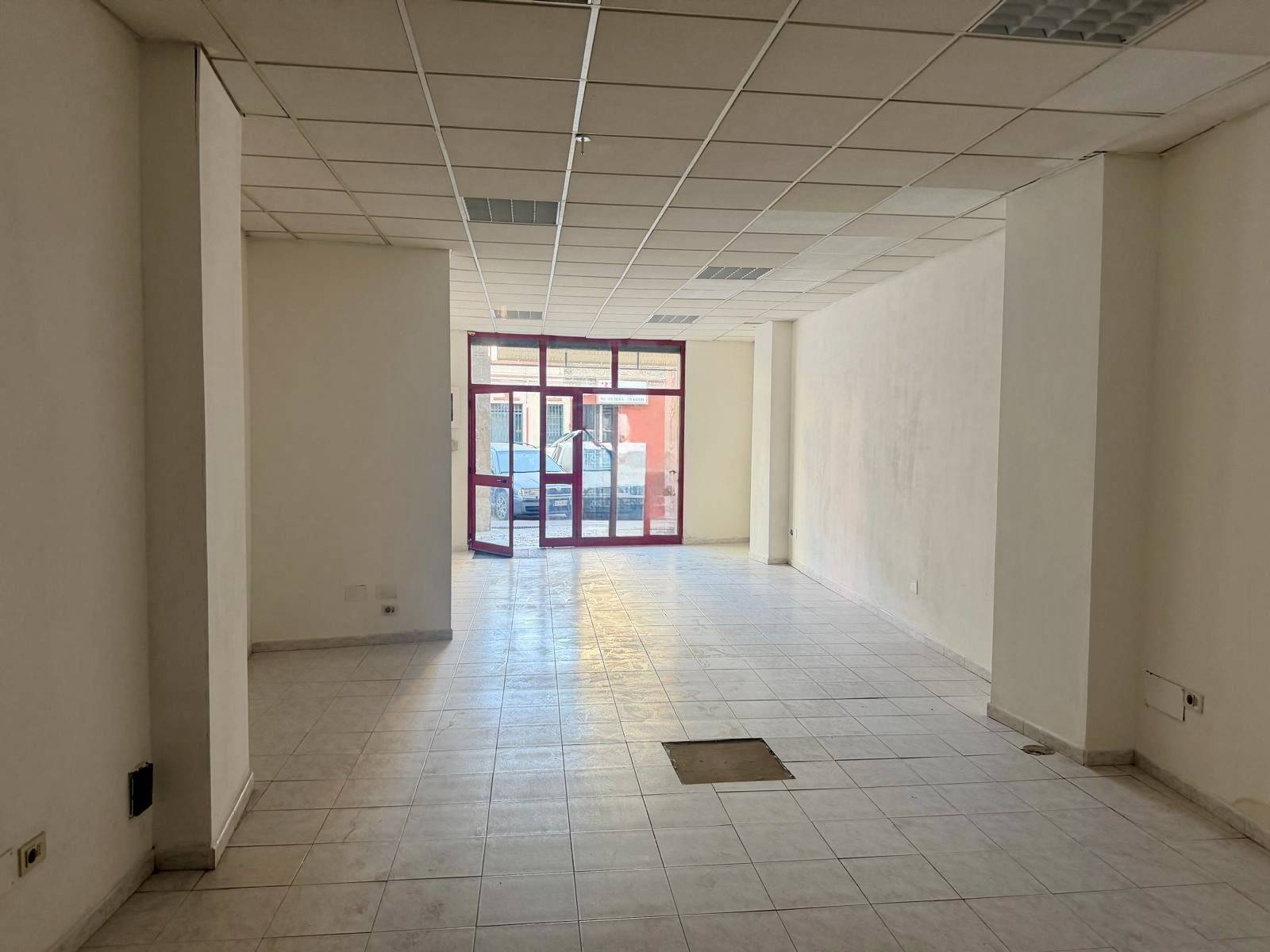 Locale commerciale in affitto a Cagliari, Sant'Avendrace