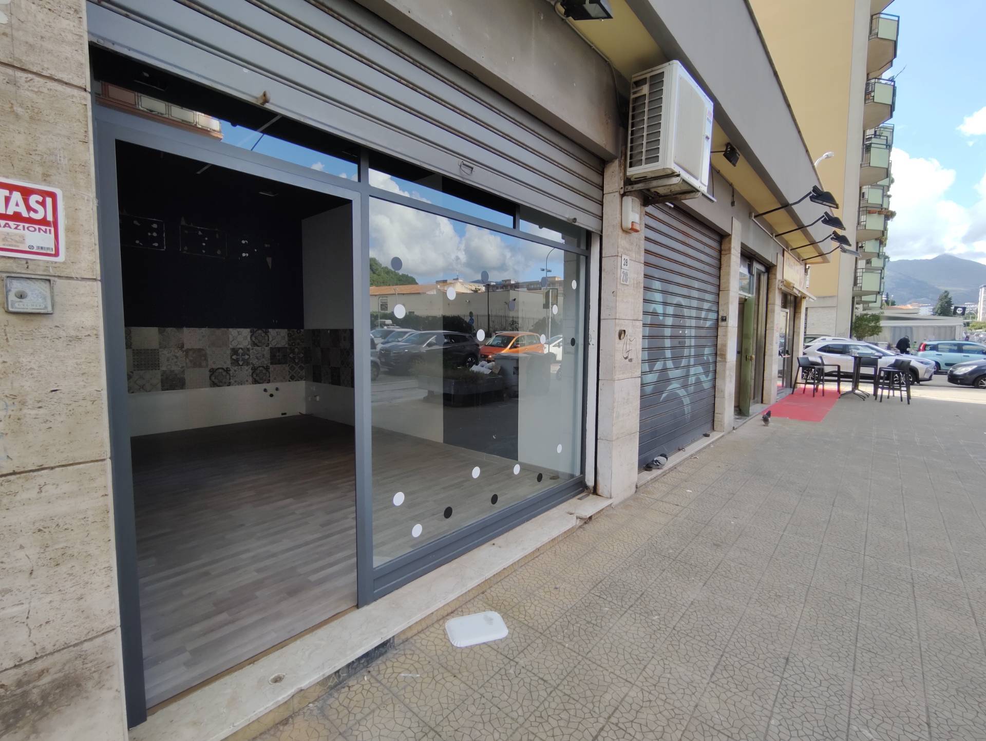 Locale commerciale in affitto a Palermo, Palagonia