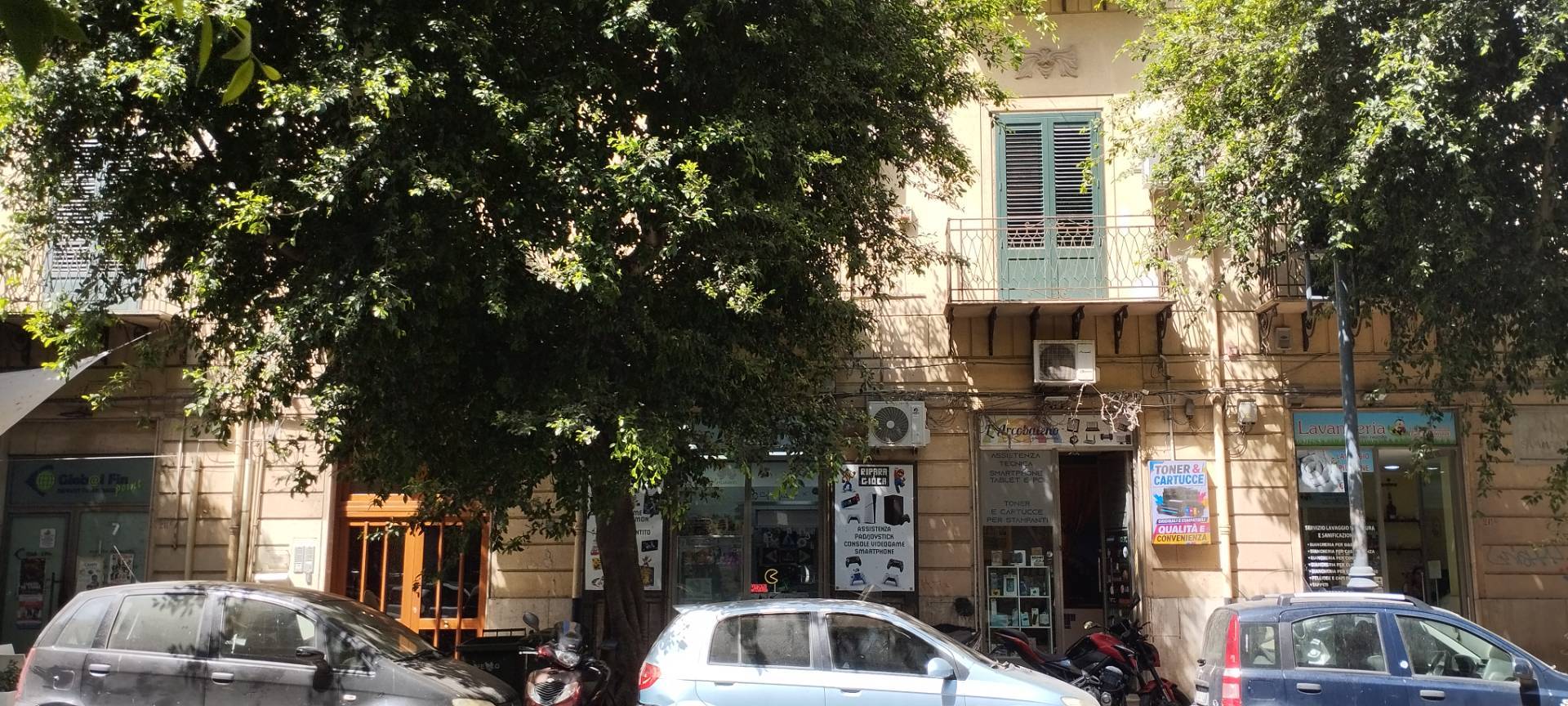 Locale commerciale in vendita a Palermo, Dante