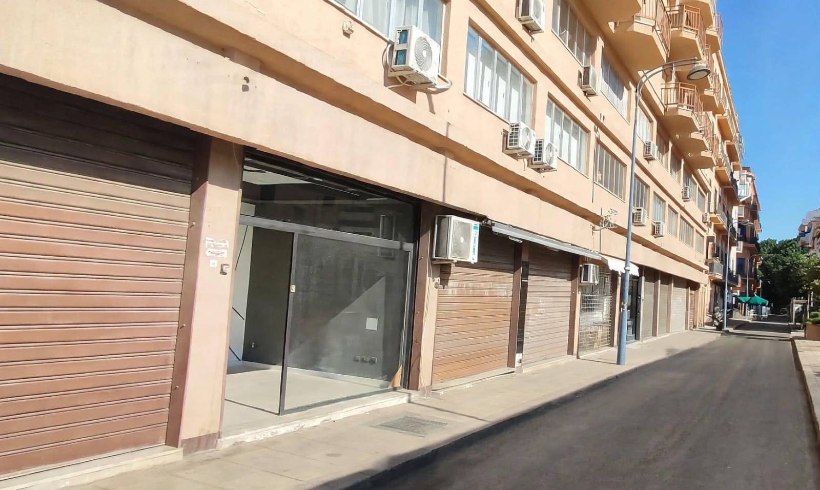 Locale commerciale in vendita a Palermo, Malaspina