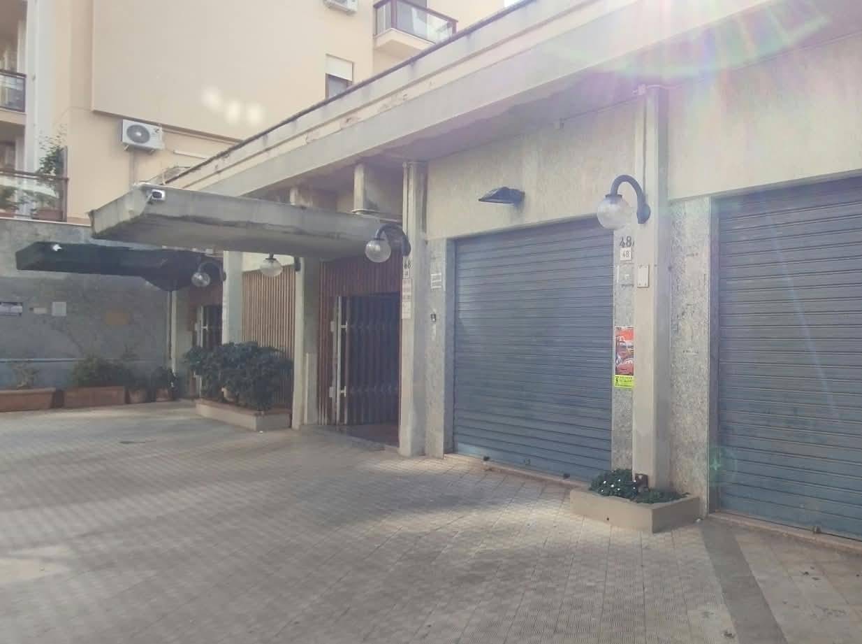 Locale commerciale in vendita a Palermo, Galilei