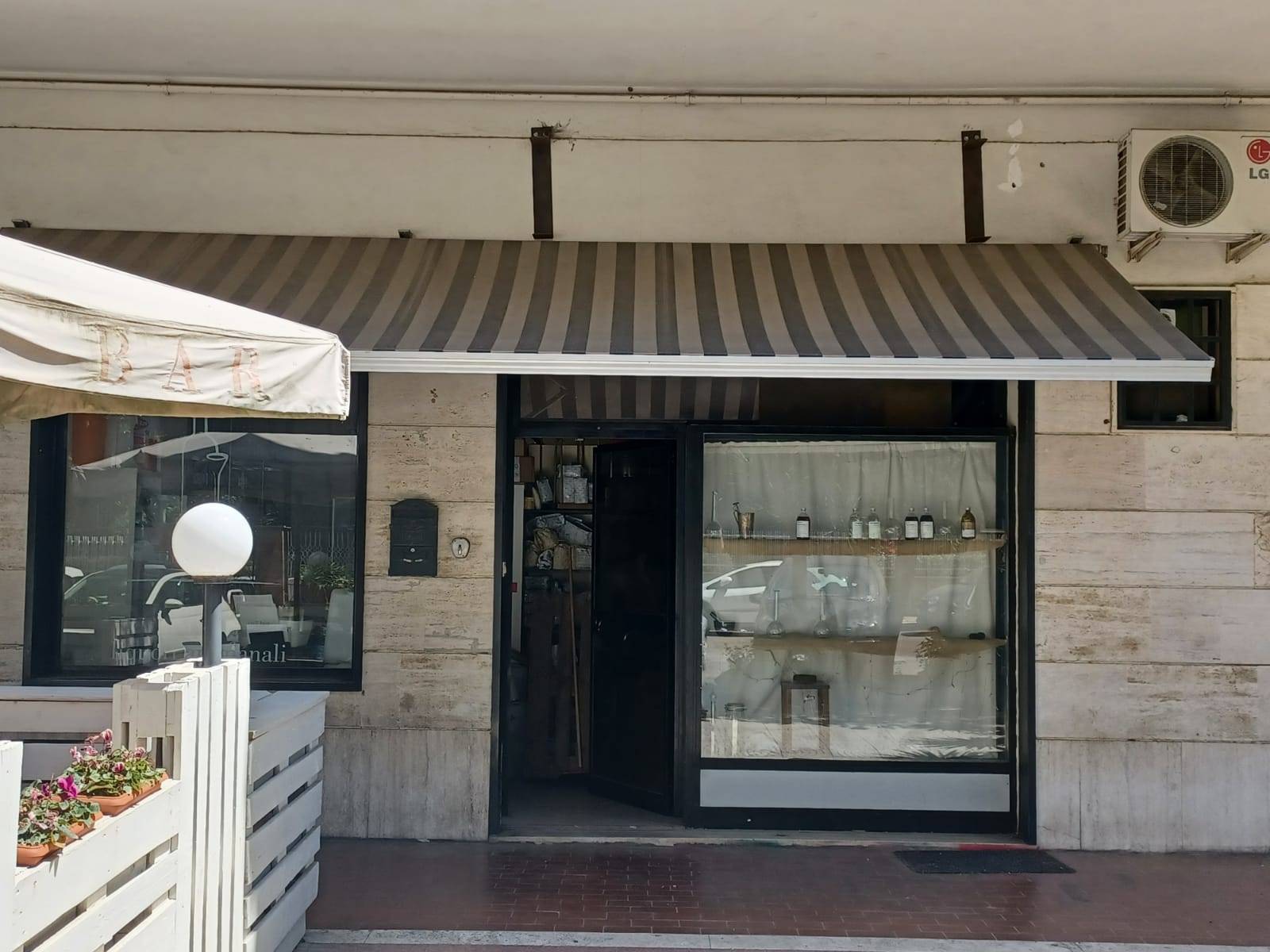 Locale commerciale in vendita a Ciampino