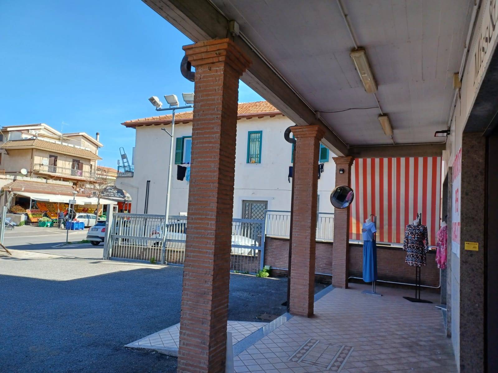 Locale commerciale in affitto a Albano Laziale, Pavona