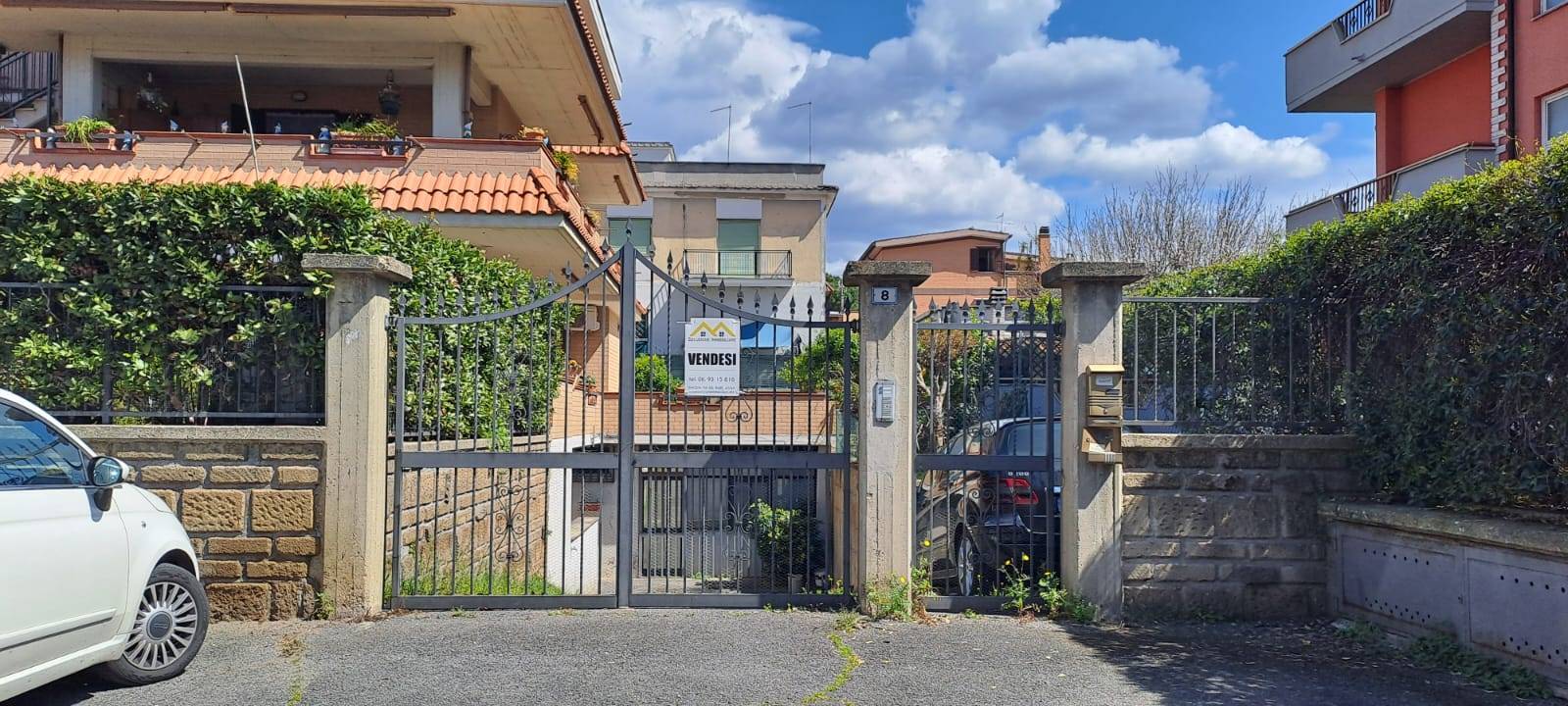 Locale commerciale in vendita a Albano Laziale, Pavona