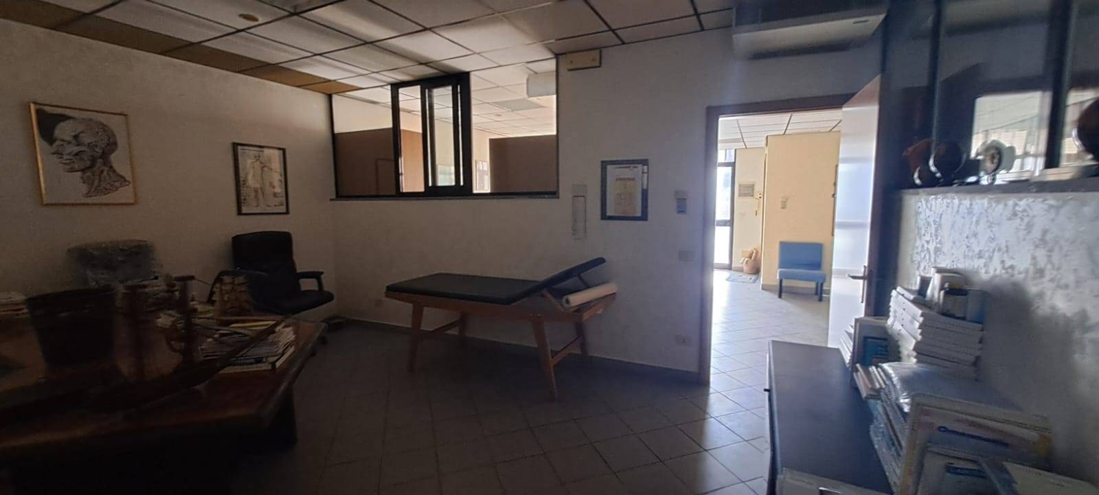 Locale commerciale in vendita a Albano Laziale, Pavona