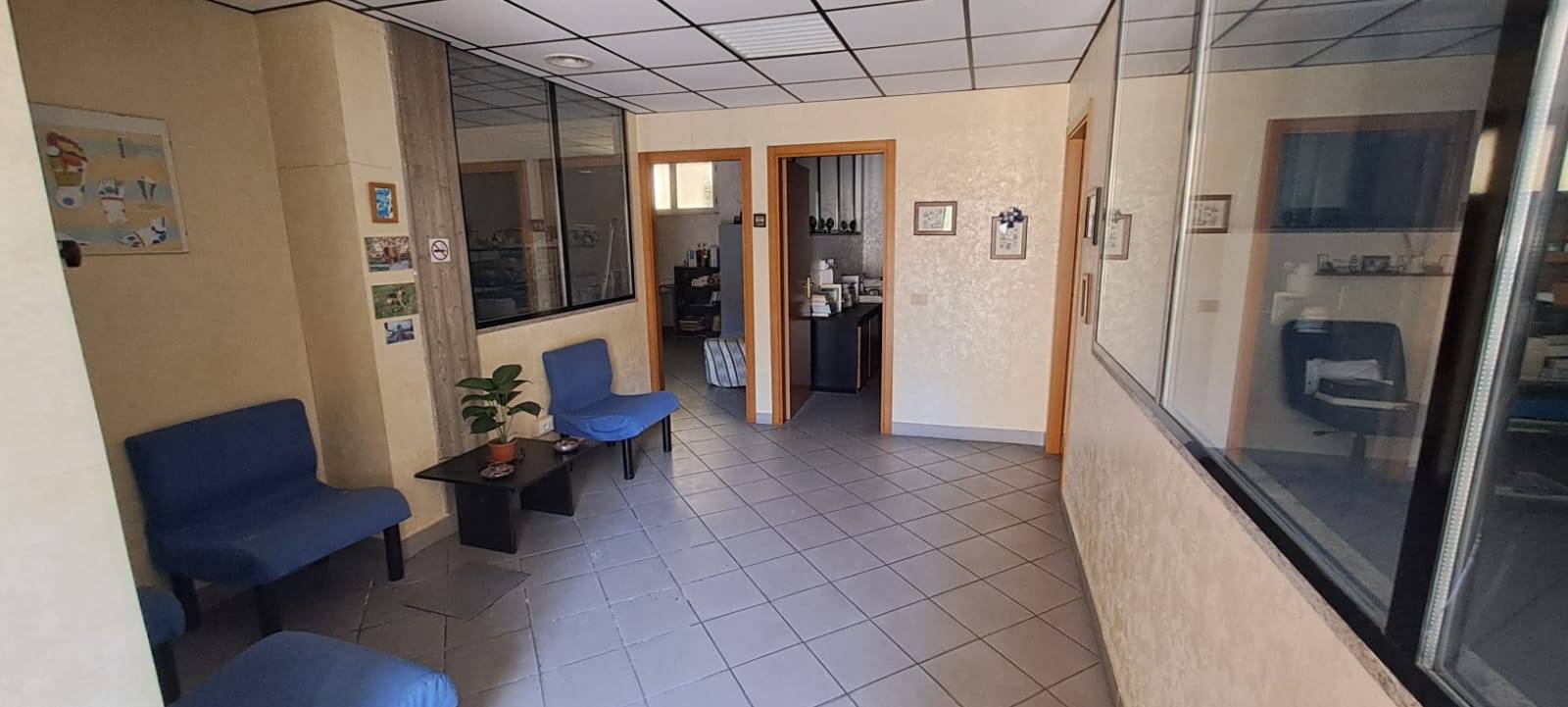 Locale commerciale in vendita a Albano Laziale, Pavona