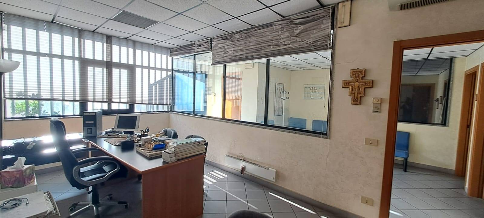 Locale commerciale in vendita a Albano Laziale, Pavona