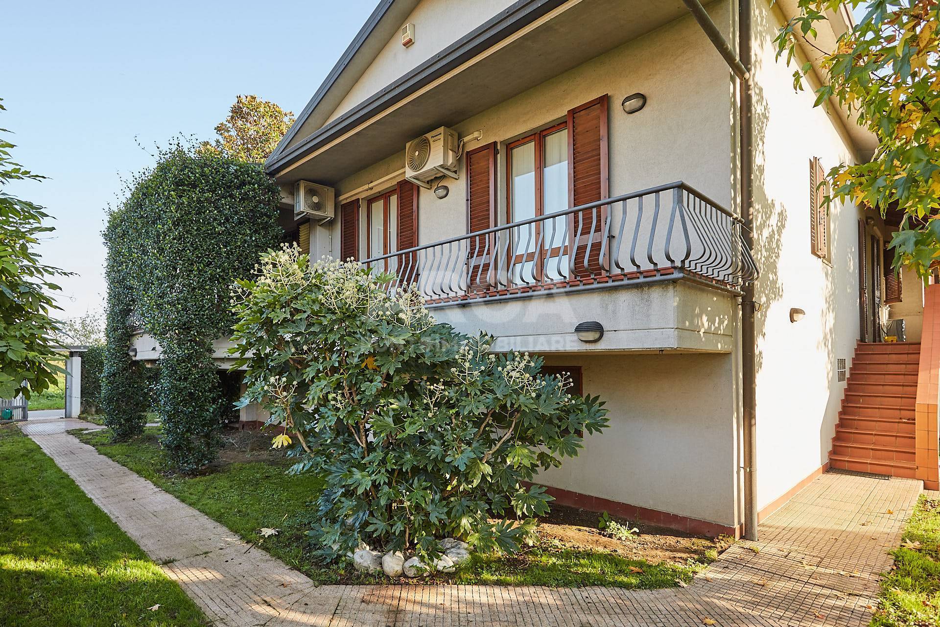 Villa Bifamiliare in vendita a Carugate