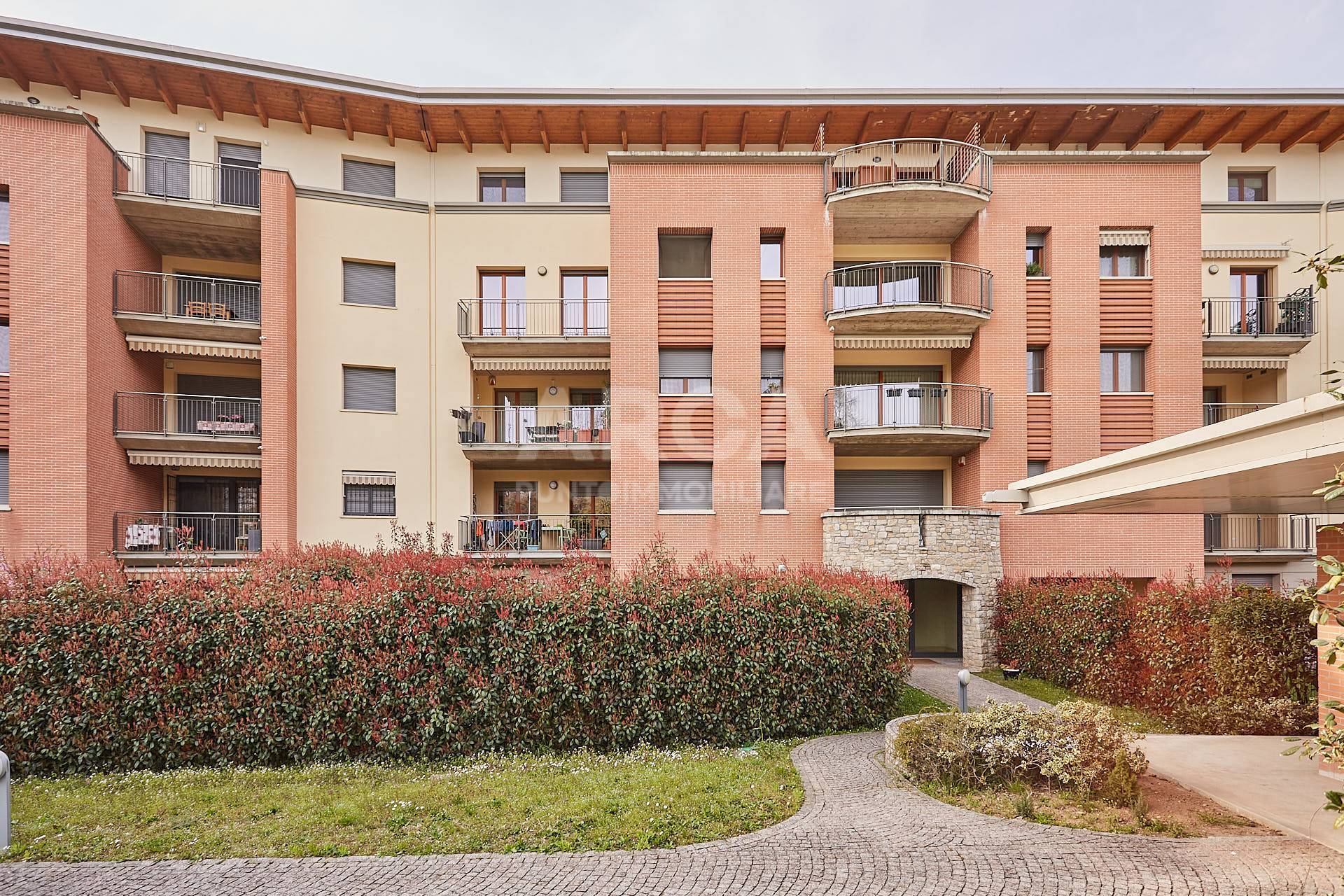 Appartamento con Giardino in vendita a Carnate, Stazione