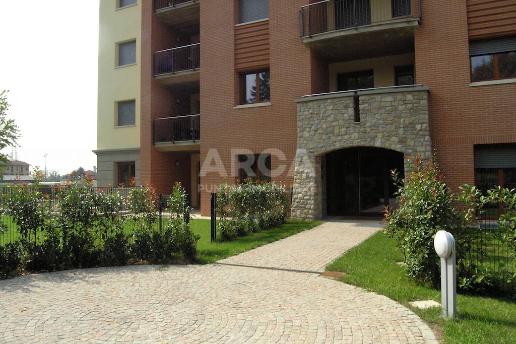 Appartamento con Giardino in vendita a Carnate, Stazione