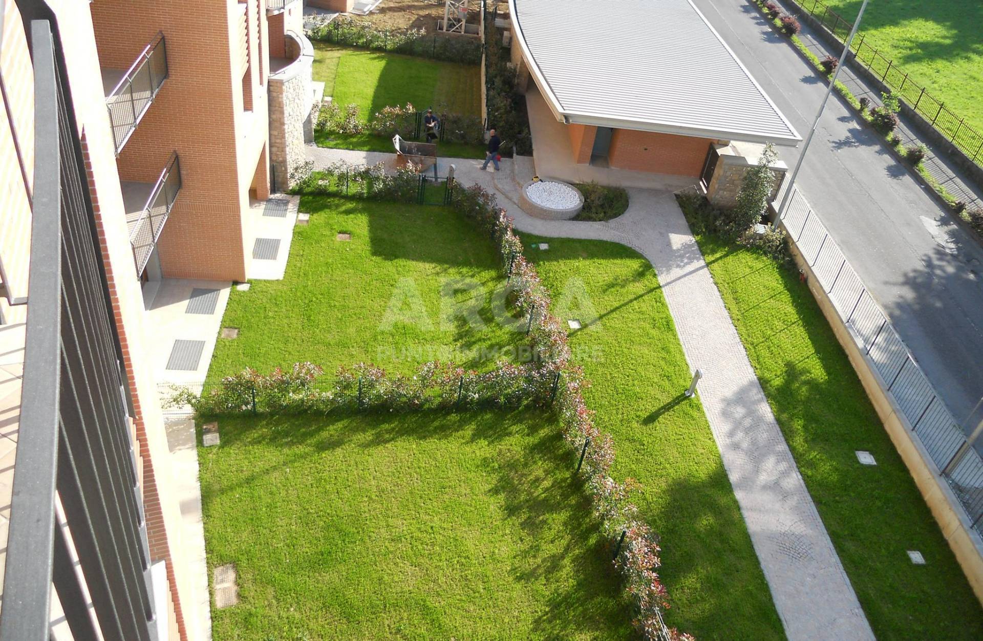 Appartamento con Giardino in vendita a Carnate, Stazione
