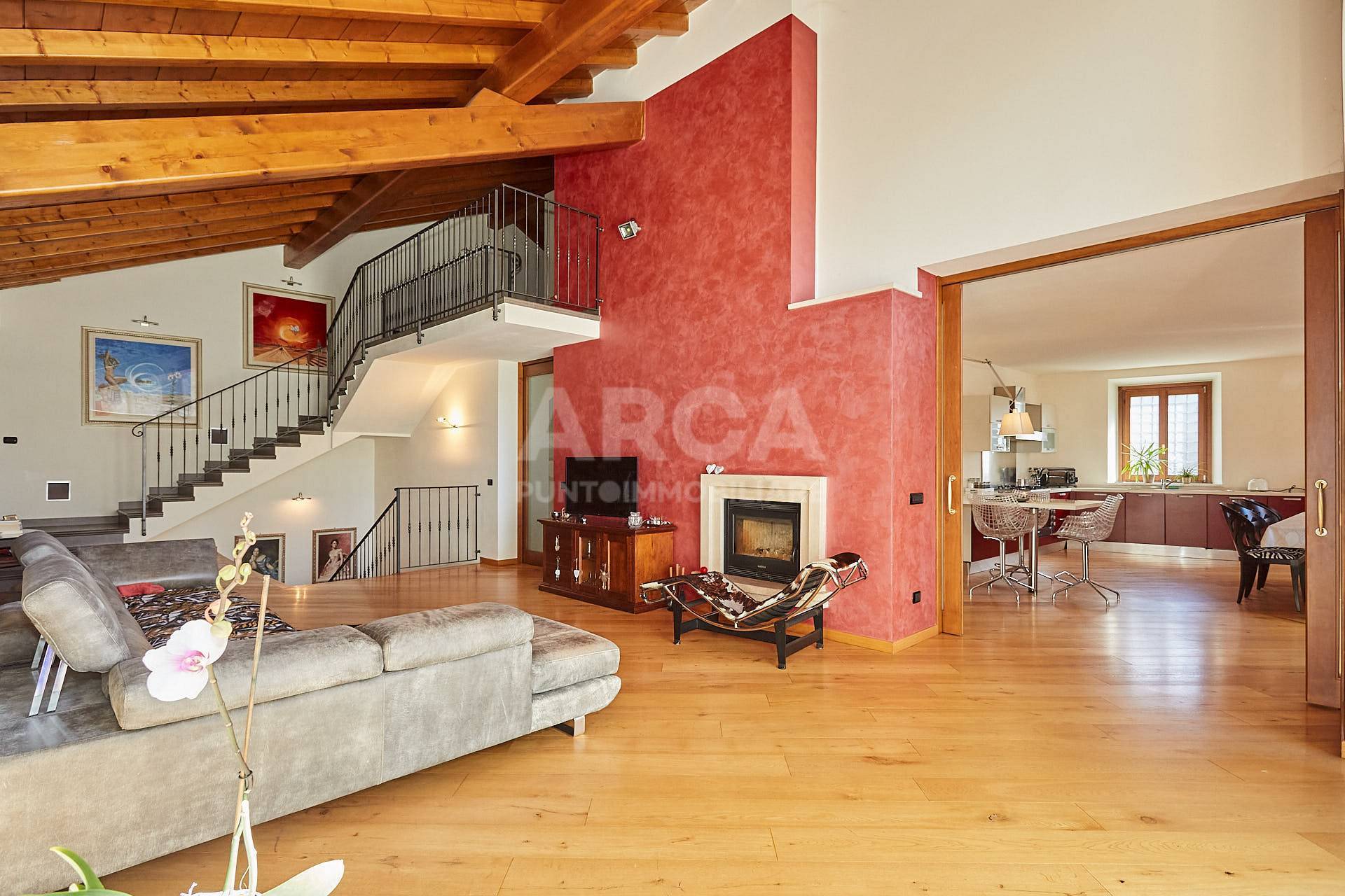 Villa in vendita a Dolzago