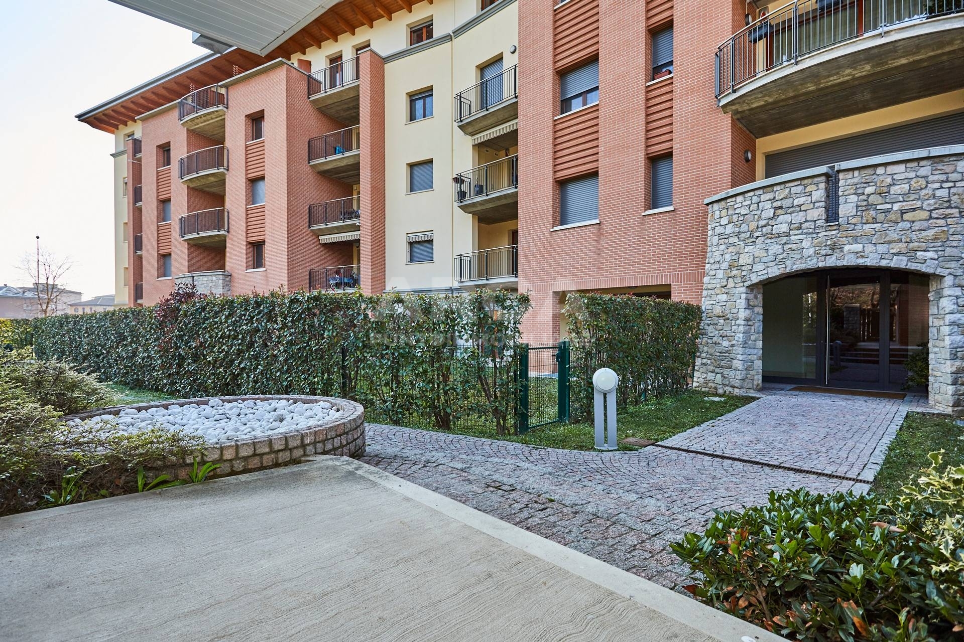 Appartamento con Giardino in vendita a Carnate, Stazione