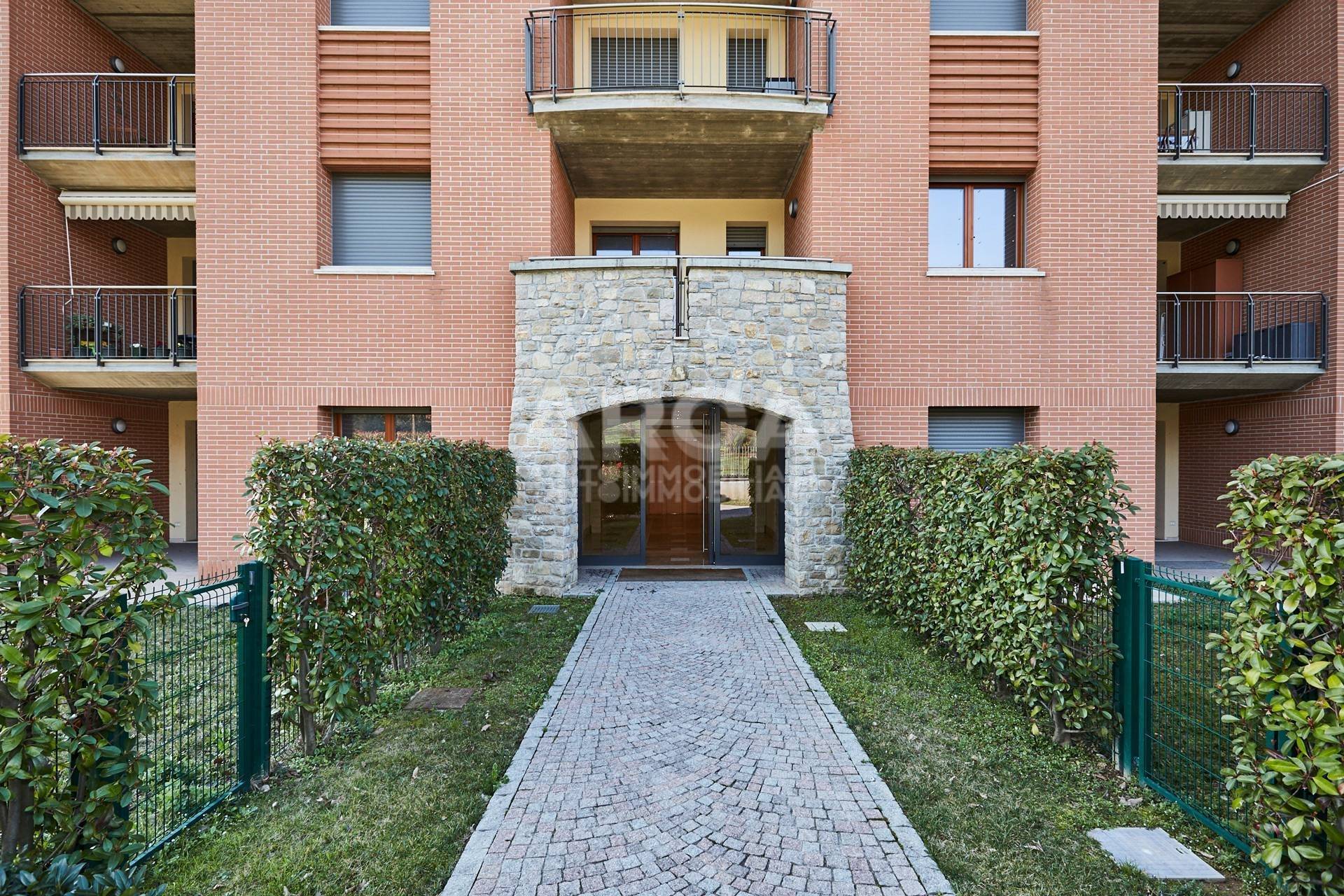 Appartamento con Giardino in vendita a Carnate, Stazione