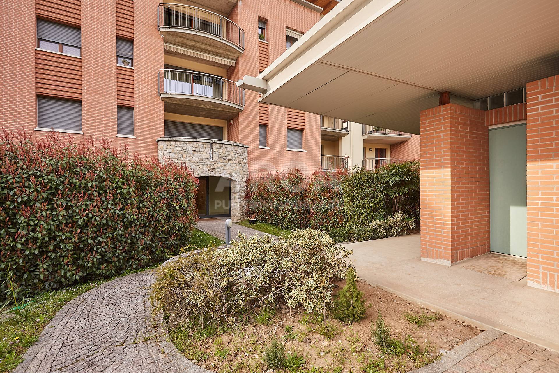 Appartamento con Giardino in vendita a Carnate, Stazione