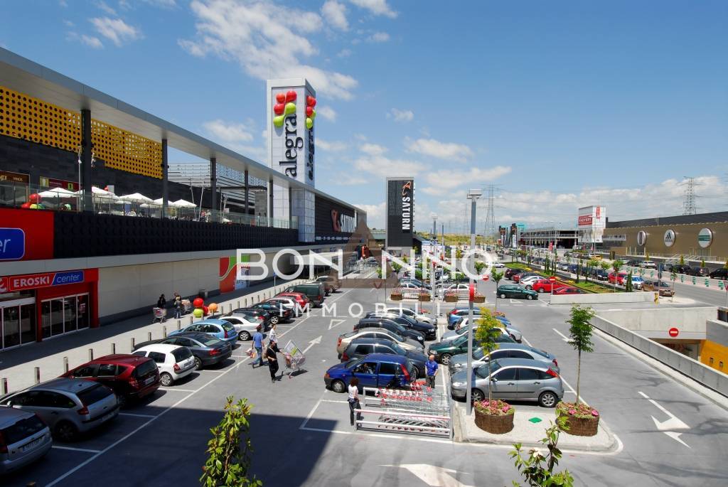 Locale commerciale in affitto a Bassano del Grappa