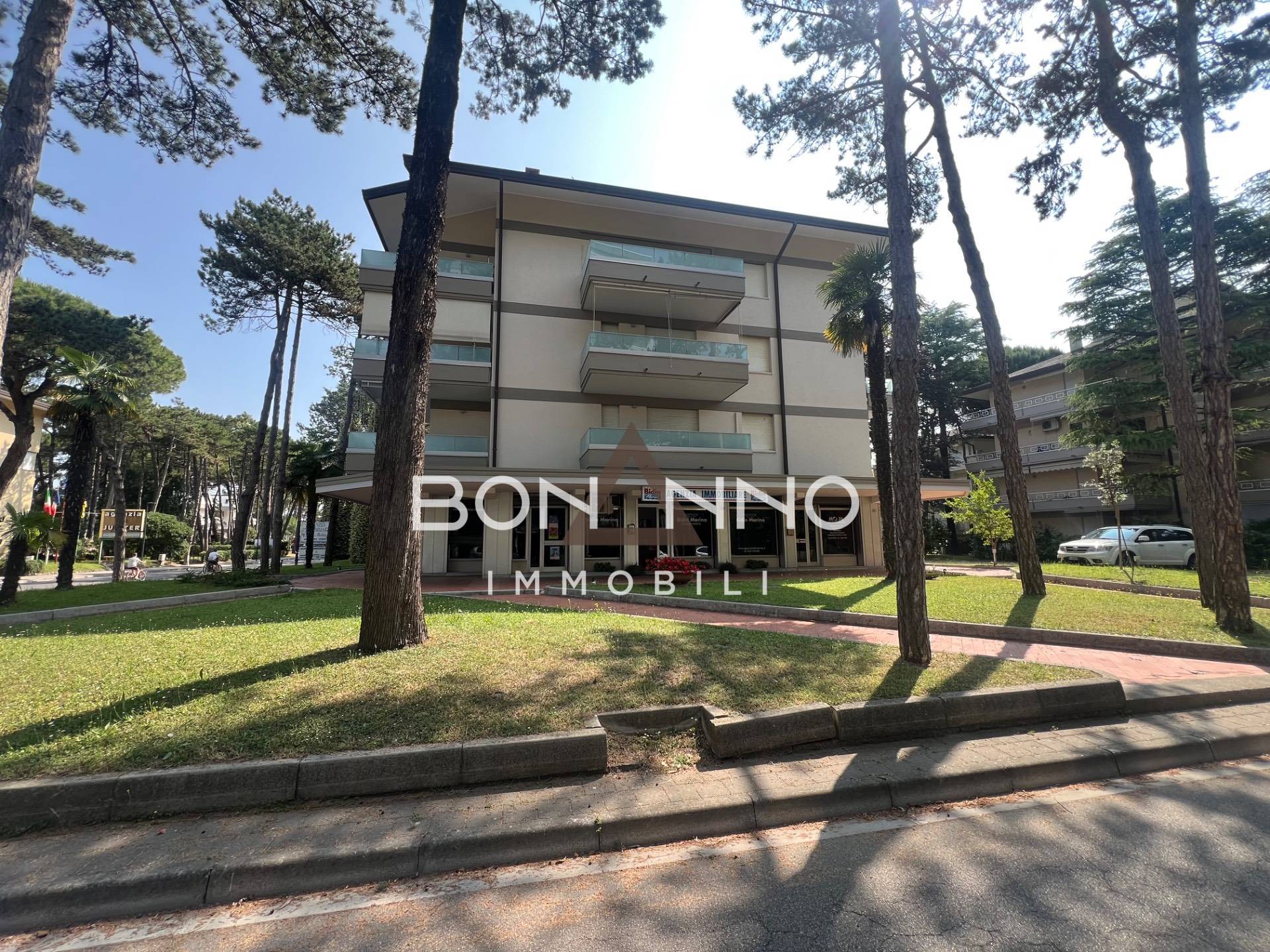 Locale commerciale in vendita a Lignano Sabbiadoro, Lignano Pineta