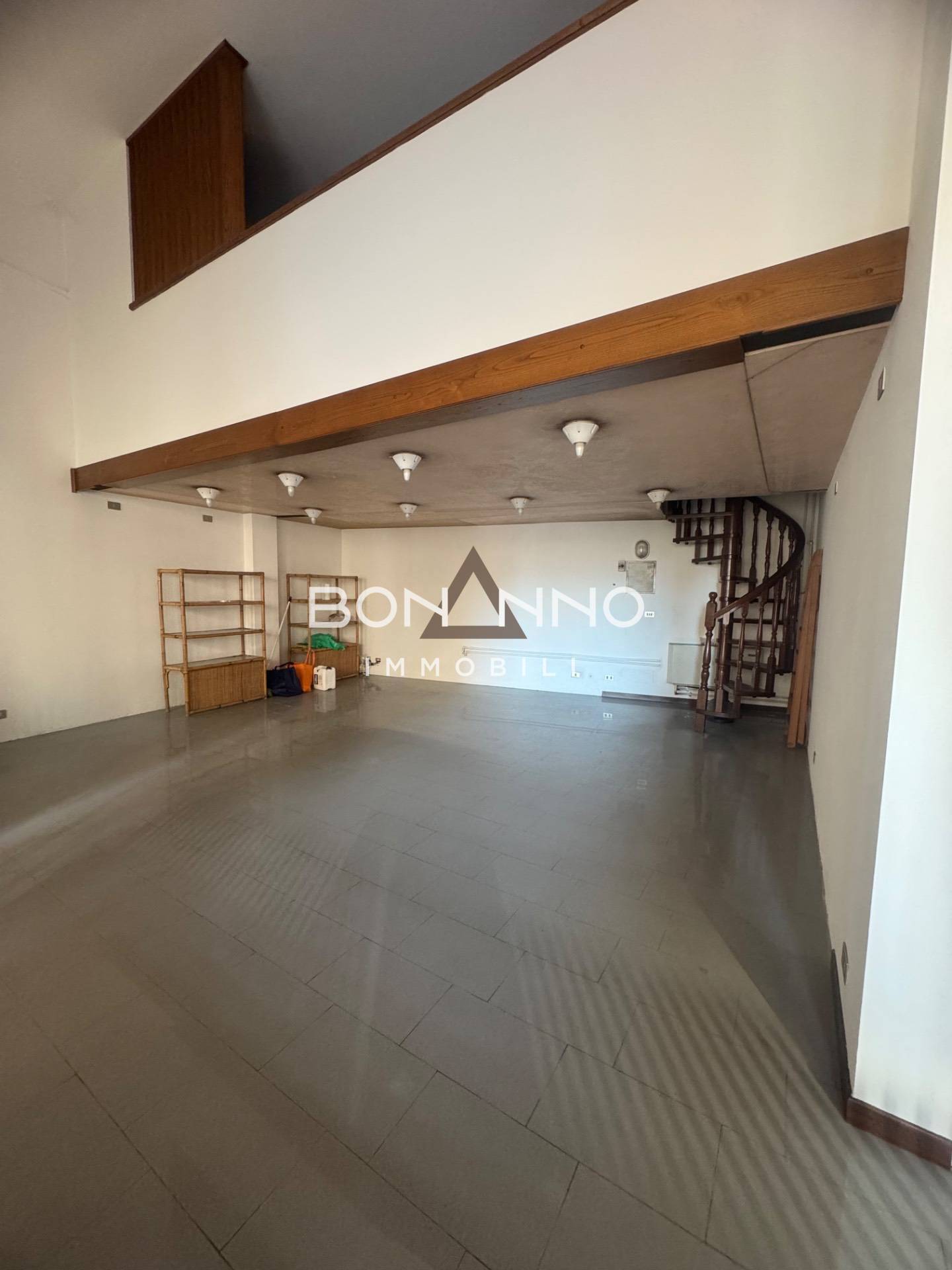 Locale commerciale in affitto a Castelfranco Veneto