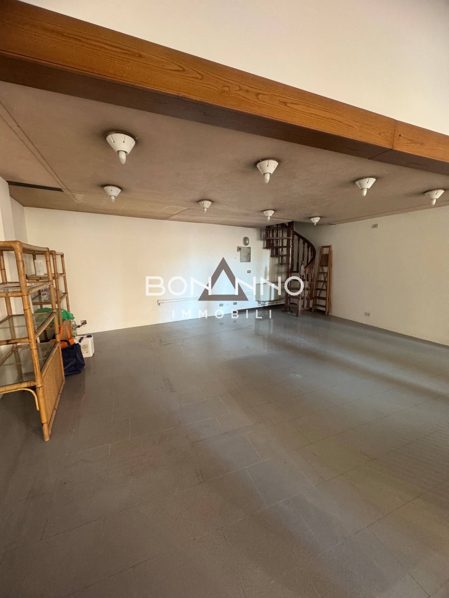 Locale commerciale in affitto a Castelfranco Veneto