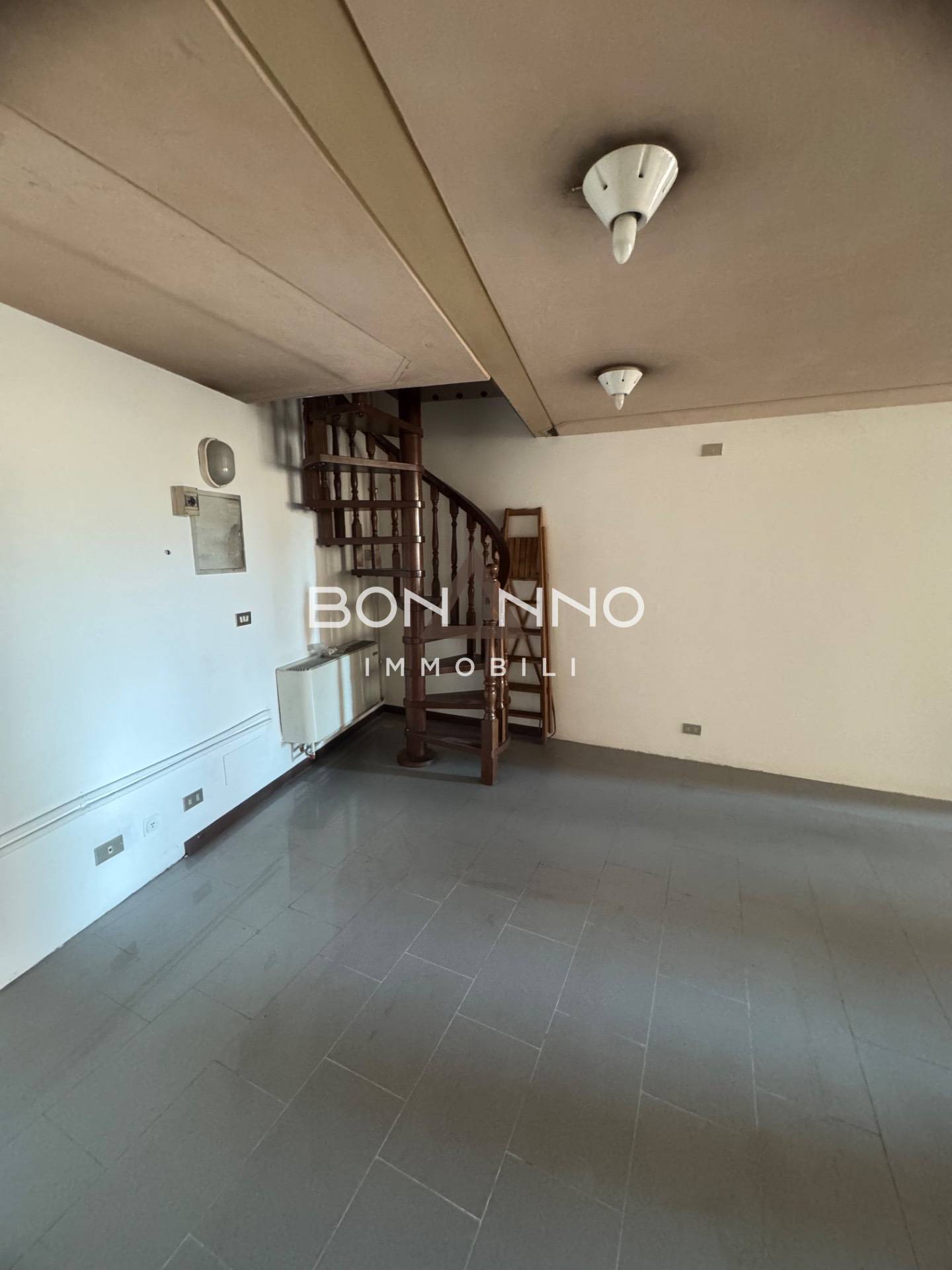 Locale commerciale in affitto a Castelfranco Veneto