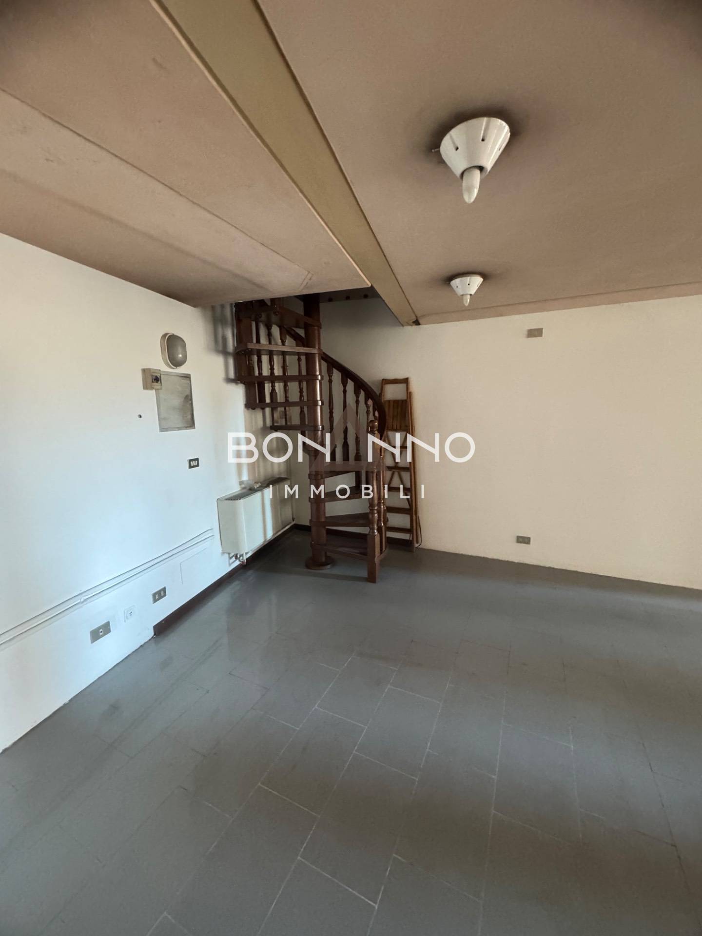 Locale commerciale in affitto a Castelfranco Veneto