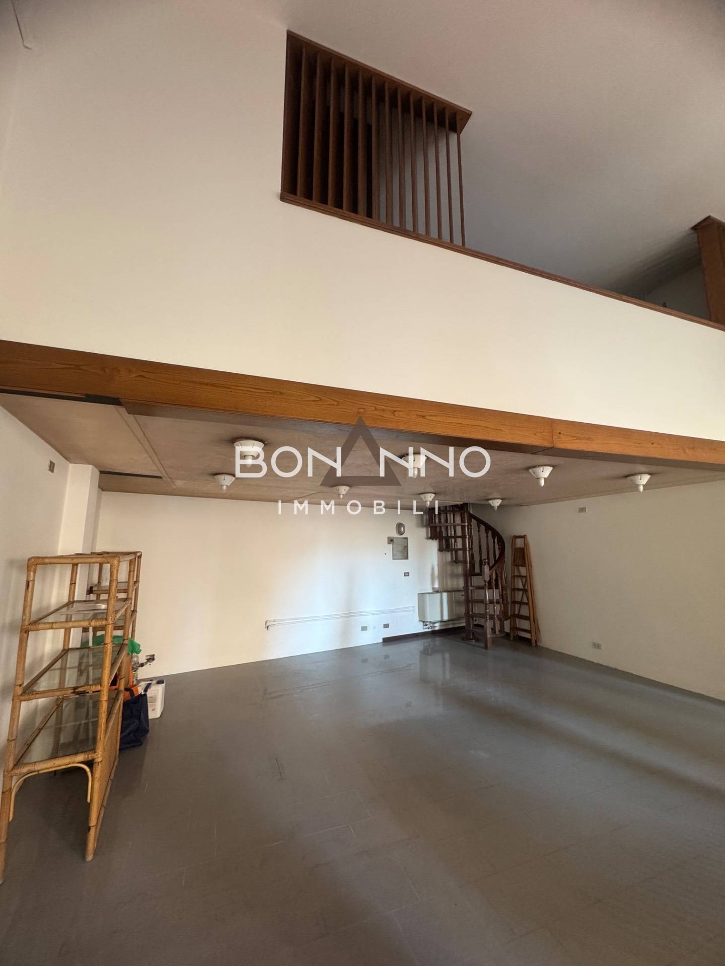 Locale commerciale in affitto a Castelfranco Veneto