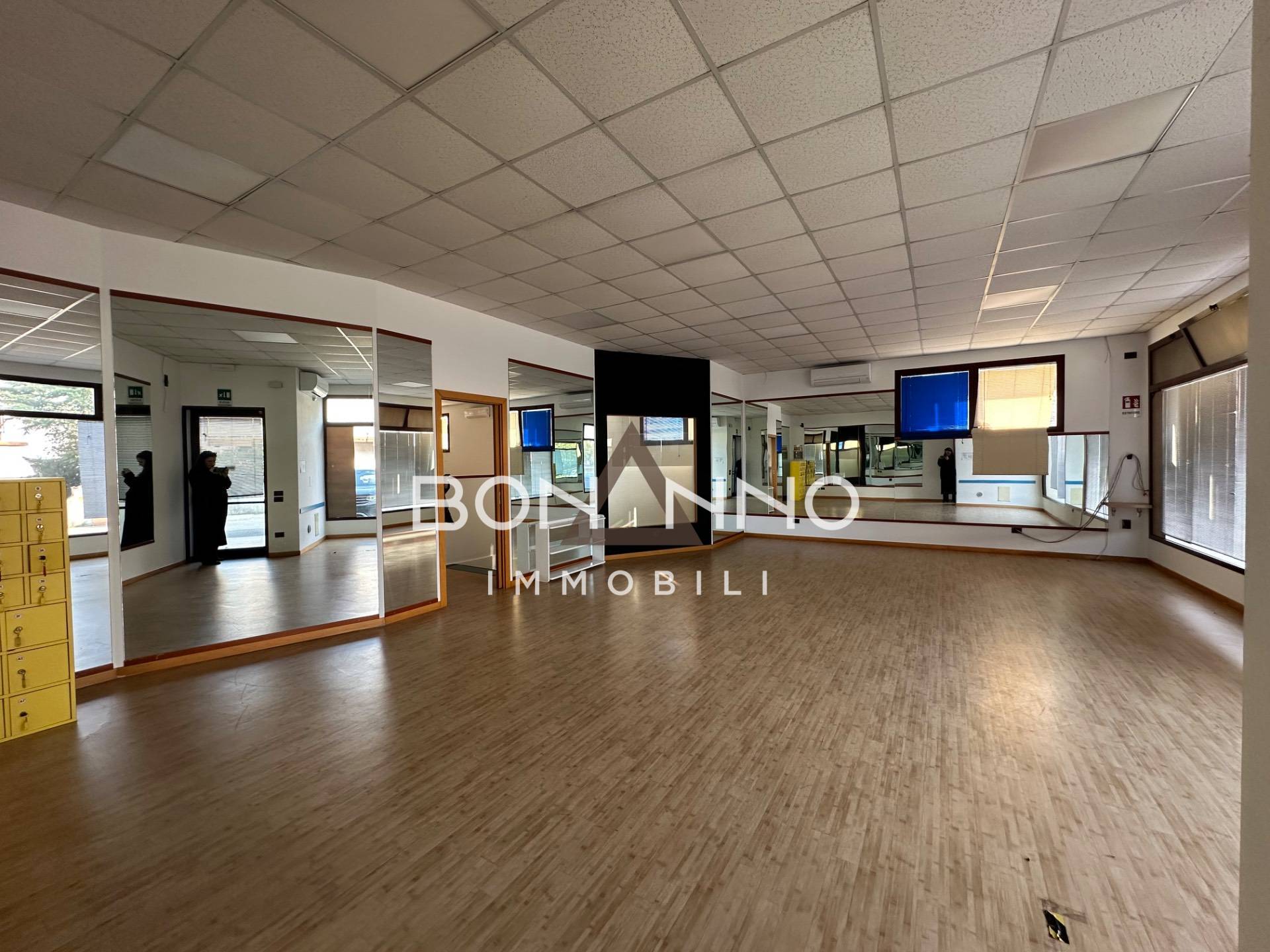 Locale commerciale in affitto a Camposampiero