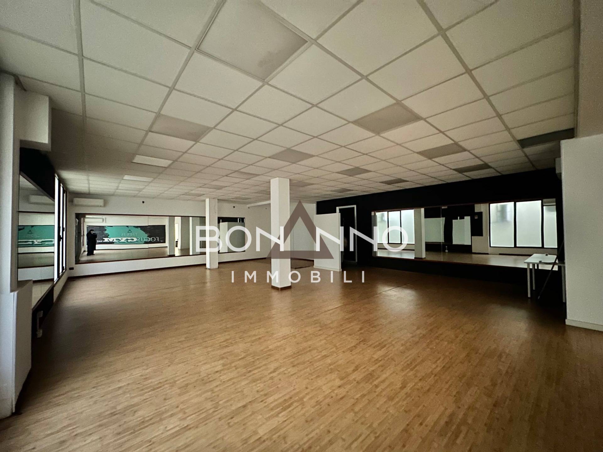 Locale commerciale in affitto a Camposampiero