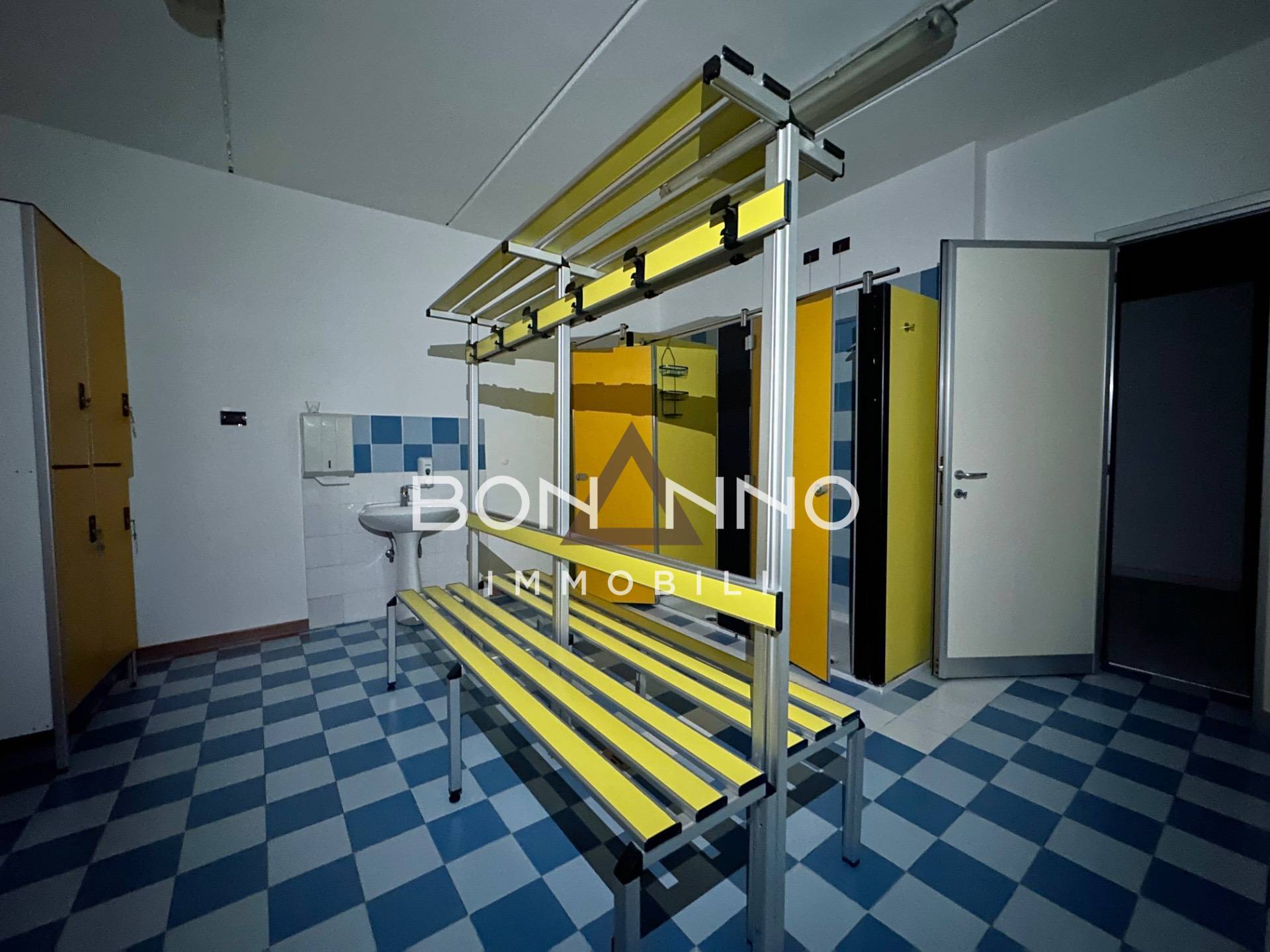 Locale commerciale in affitto a Camposampiero