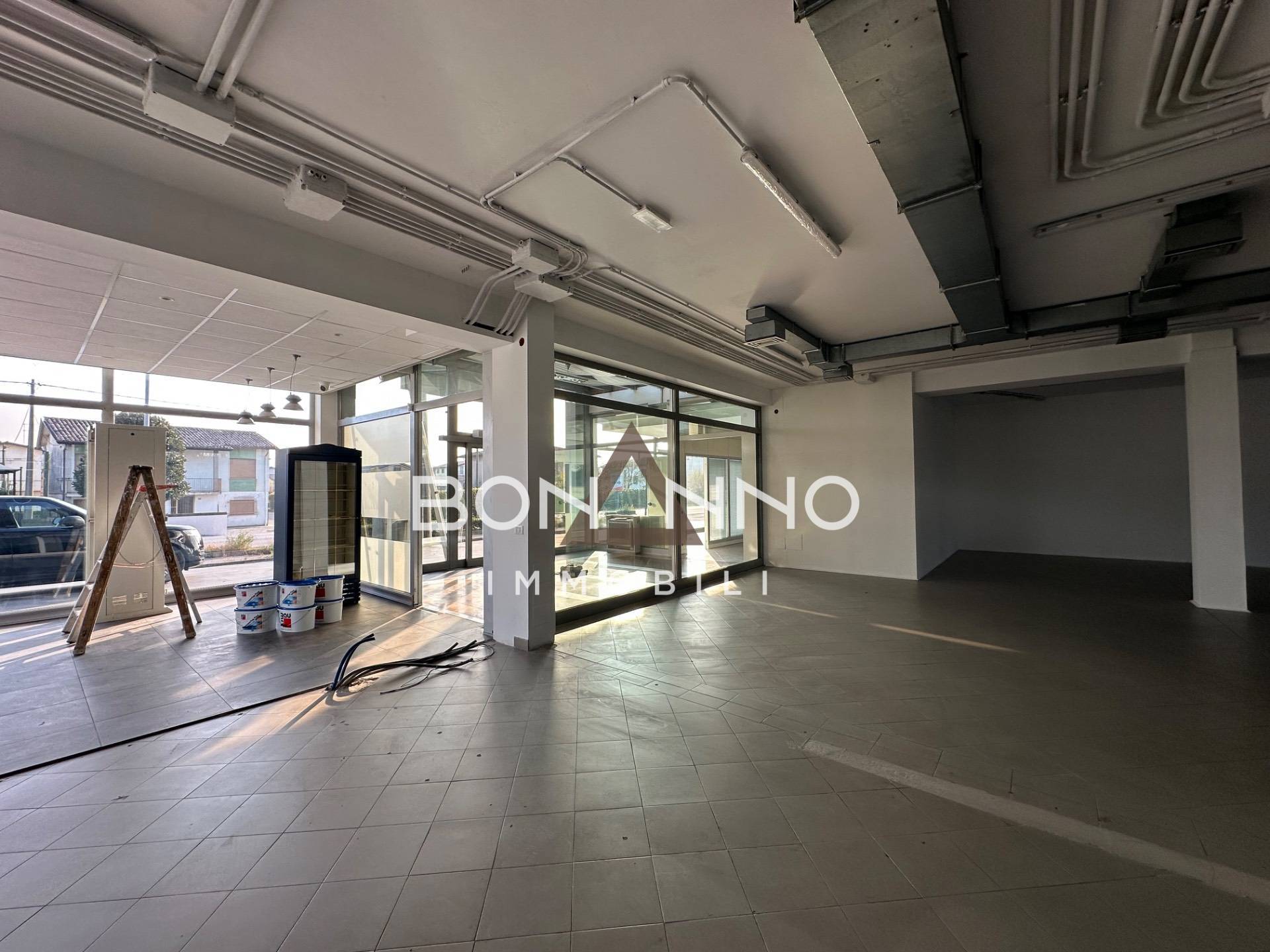 Locale commerciale in vendita a Loreggia