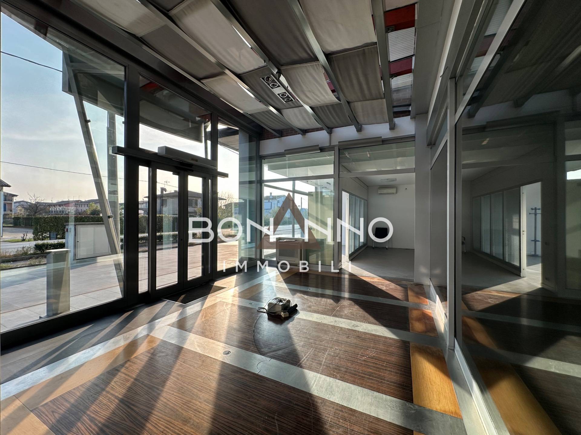 Locale commerciale in vendita a Loreggia