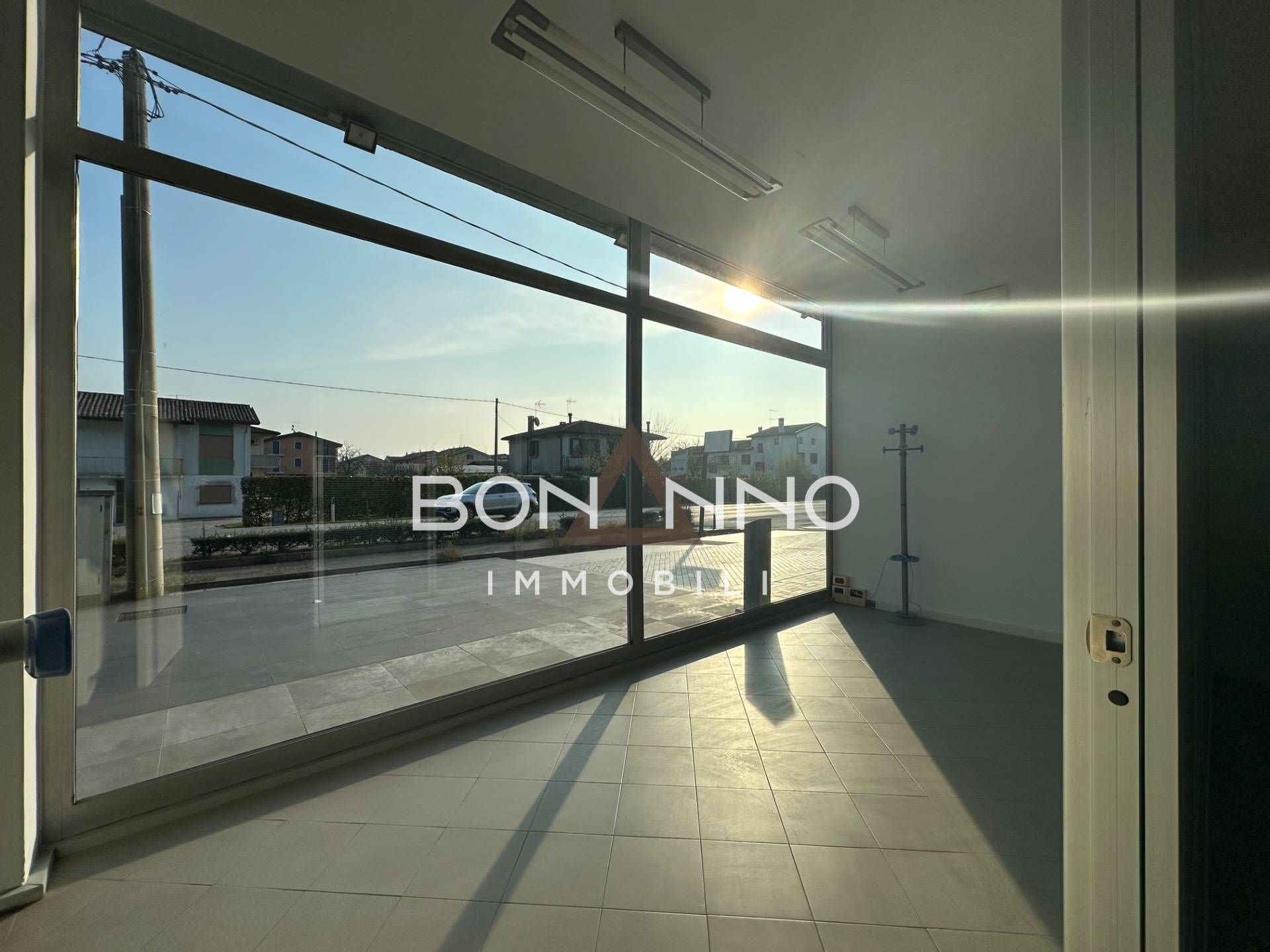 Locale commerciale in vendita a Loreggia