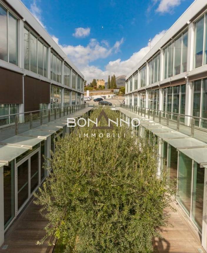 Direzionale in vendita a Albenga